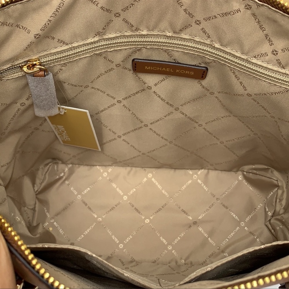 MICHAEL KORS Charlotte Large Leather Top-Zip Tote - Picture 8 of 16
